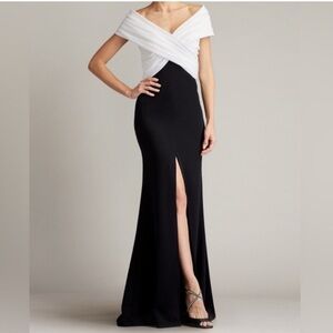 ✨NEW✨Tadashi Shoji Benz Pleated Portrait Collar Gown Black White Two Tone size M